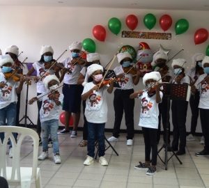 La Escuela de violín y violoncello  de la Fundación les desea una Feliz navidad