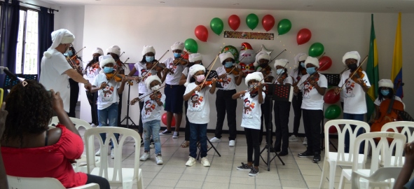 La Escuela de violín y violoncello  de la Fundación les desea una Feliz navidad